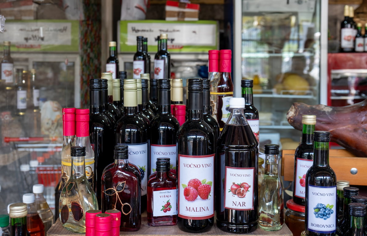 making-your-own-wine-nurlan-isazade-via-unsplash