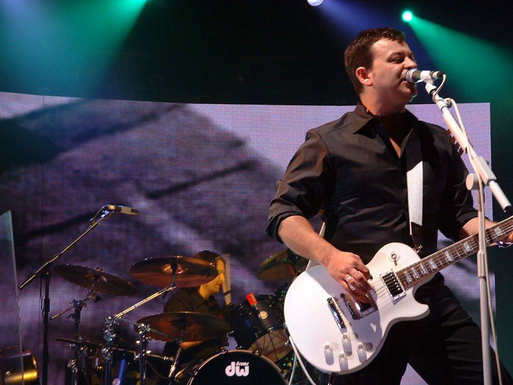 manic_street_preachers_in_brighton2004-3