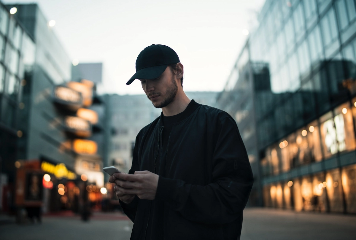 phone-stefan-stefancik-unsplash