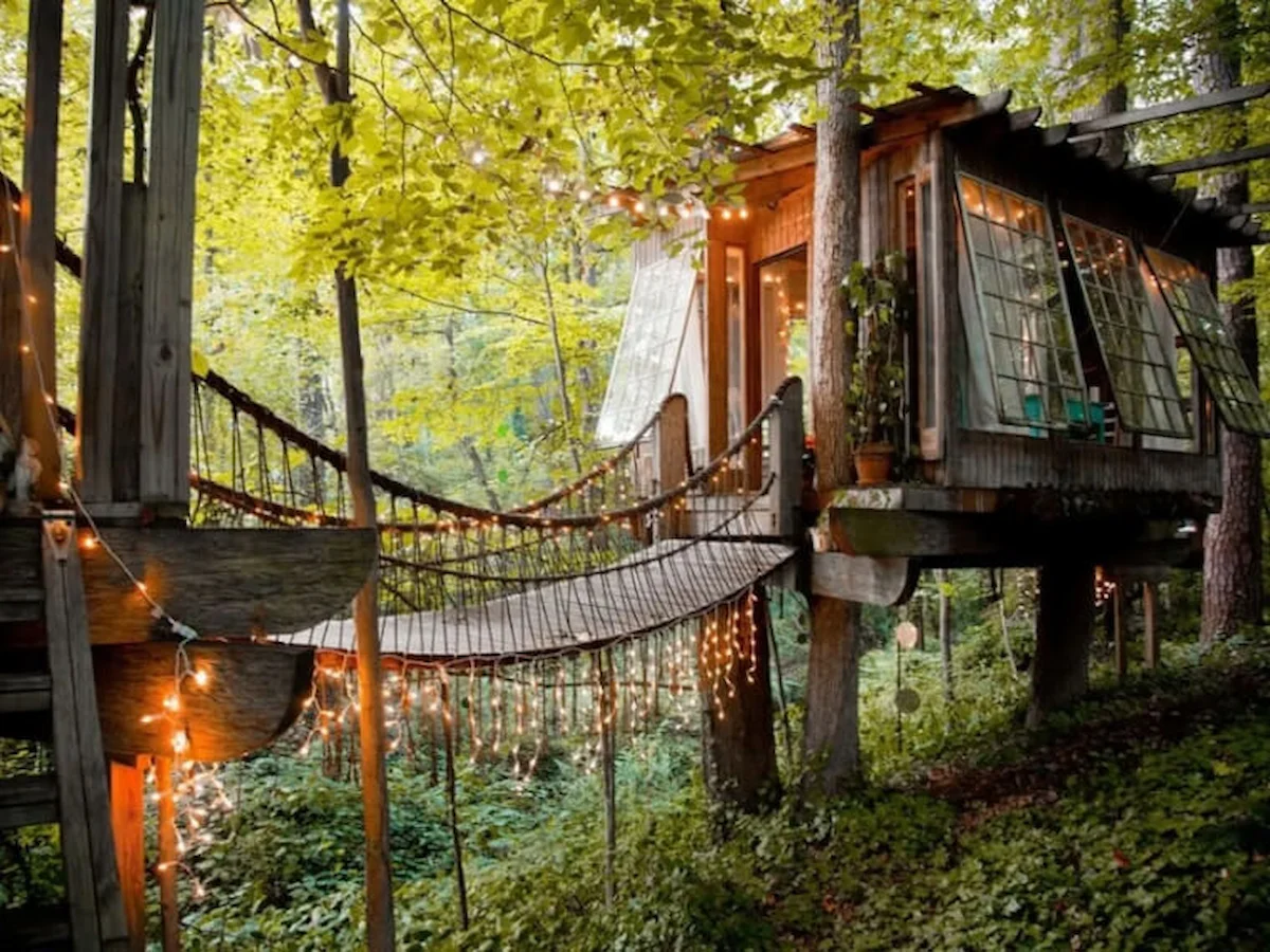 secluded-treehouse-airbnb