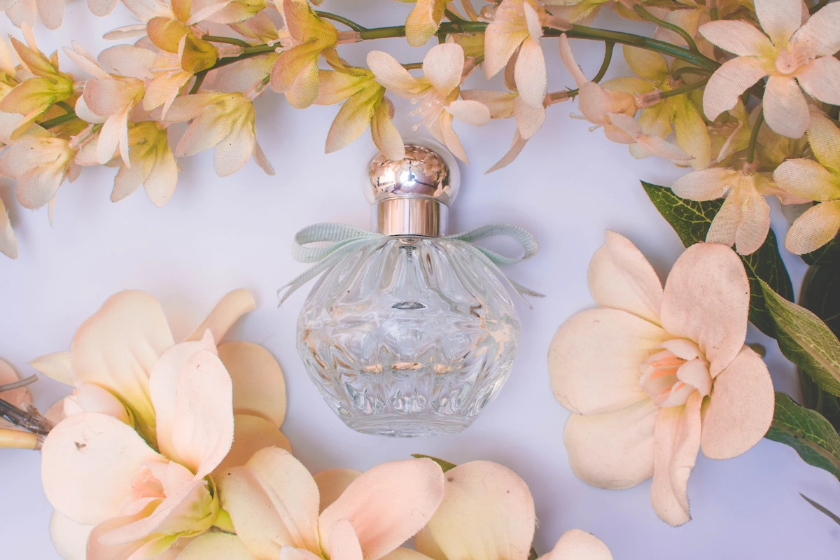 using-perfume-camille-paralisan-unsplash