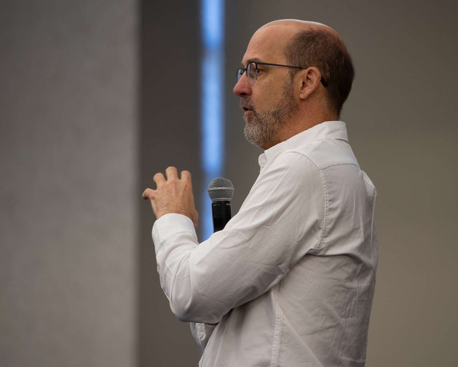 anthony-edwards-er-and-top-gun-actor-speaks-to-airmen-e943fe-1600