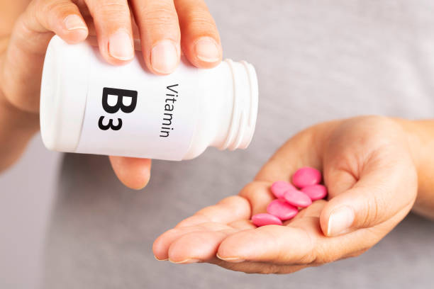 woman-hand-takes-vitamin-b3-from-medicine-container