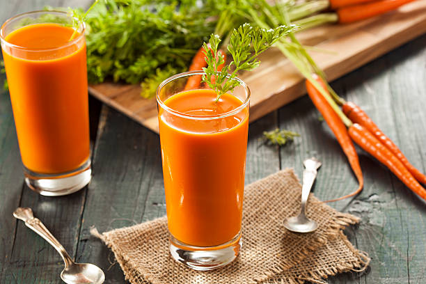 organic-raw-carrot-juice-with-fresh-fruit