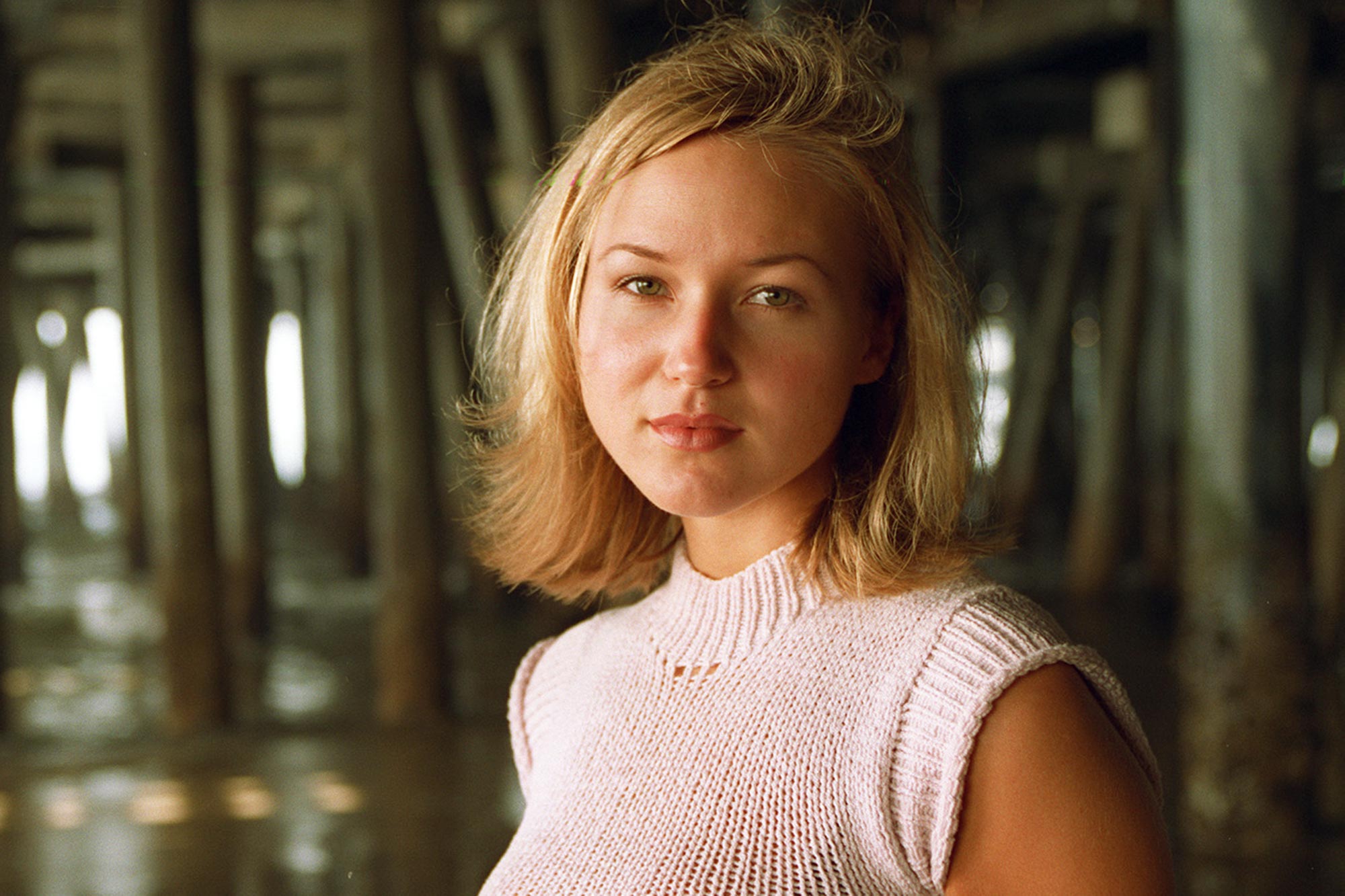 ca-jewel-2-0425-rm-f-photo-shows-pop-singer-jewel-jewel-kilcher-photographed-at-under-the-santa
