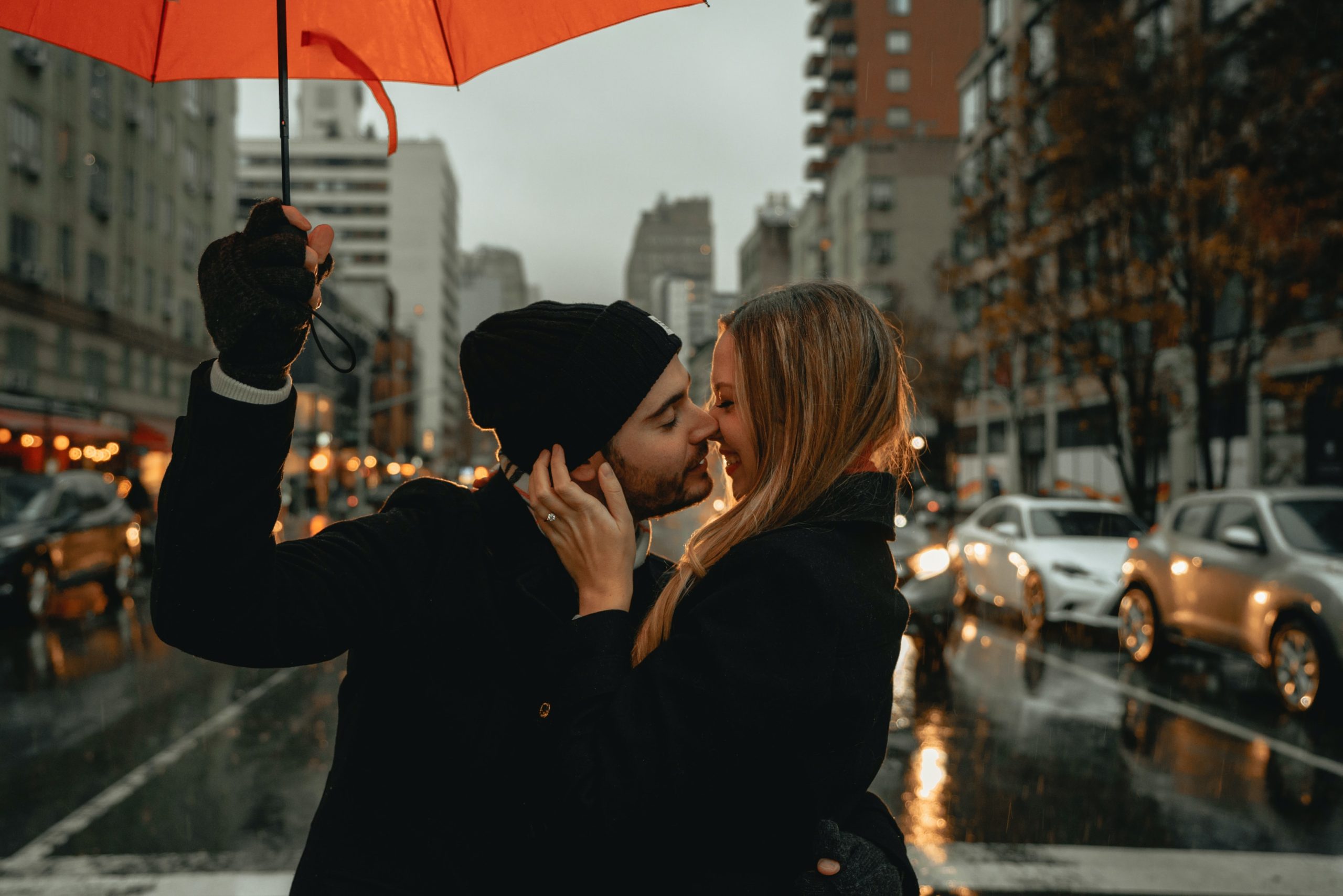 kissing-in-rain