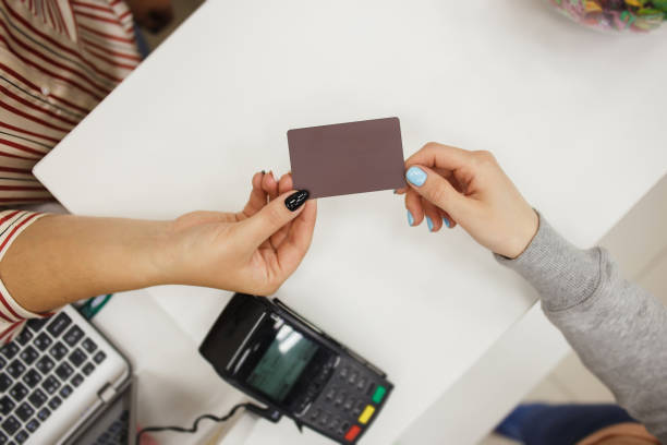 closeup-of-customer-in-the-store-giving-credit-card-to-seller