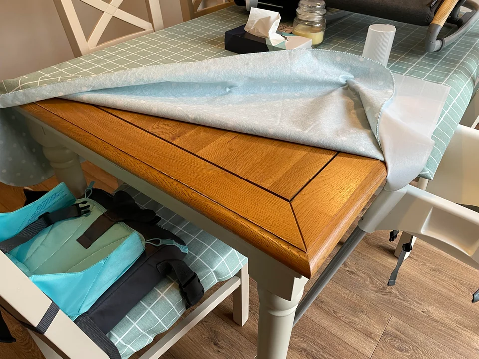 plastic-table-cloth