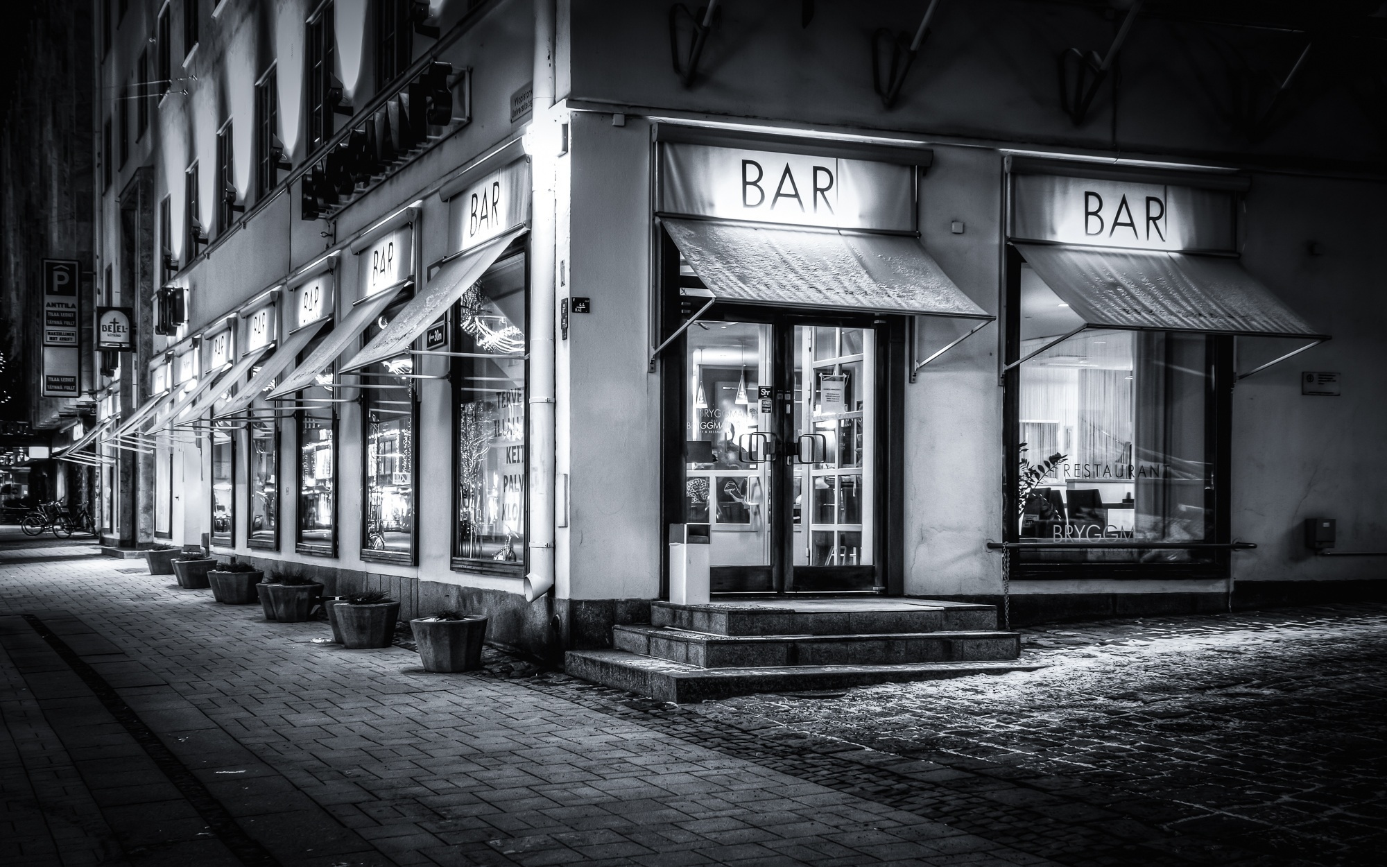 restaurant-2438758