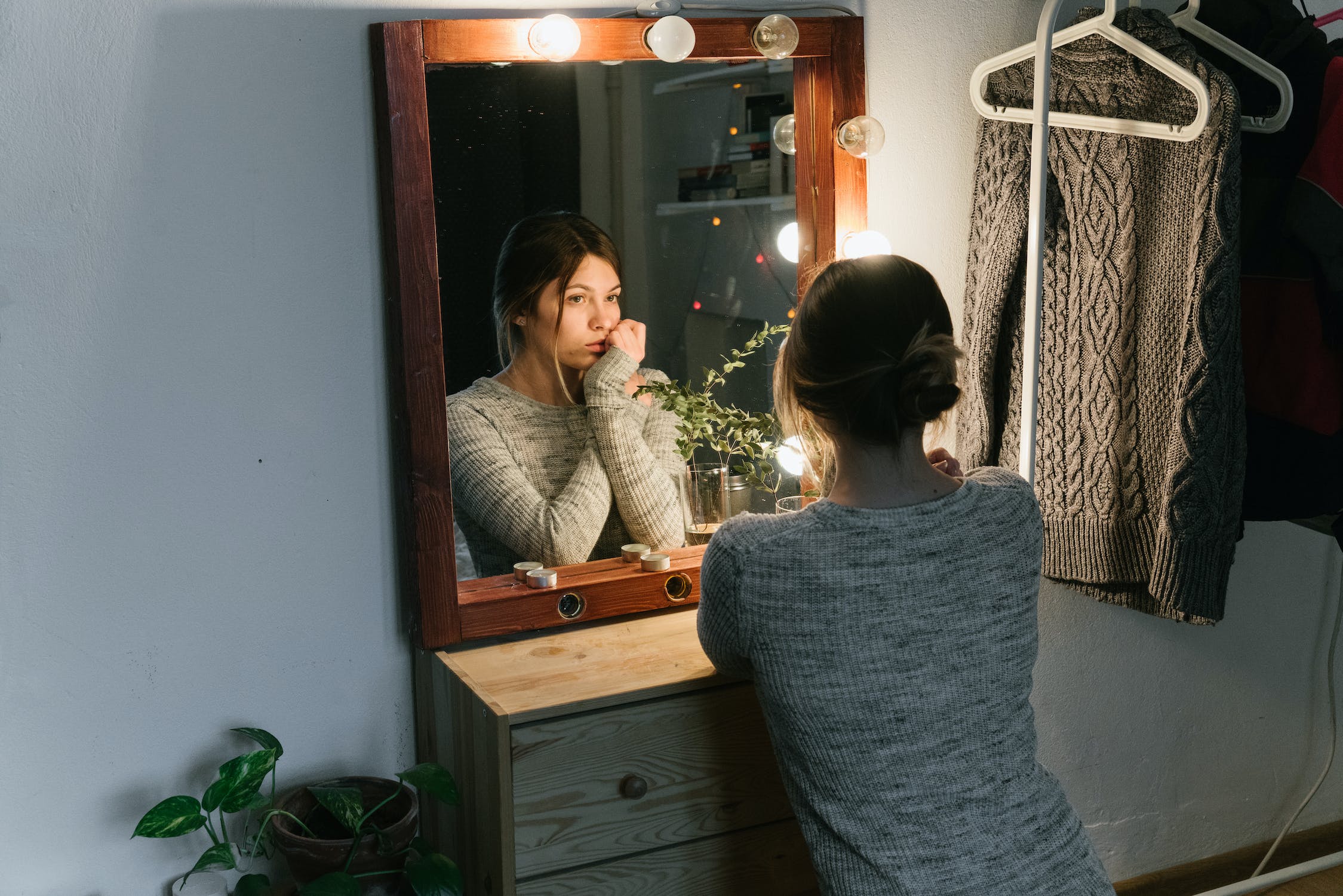 staring-mirror