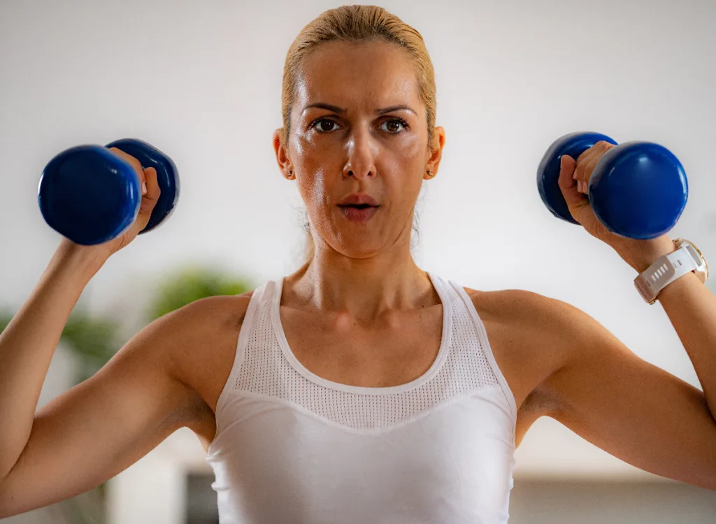 woman-dumbbell-press