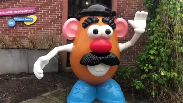 1122-potato-puns-with-mr-potato-head-hasbro-world-headquarters-pawtucket-rhode-island-00-00-16