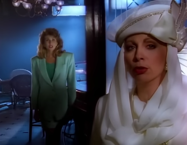 1152-reba-mcentire-does-he-love-you-ft-linda-davis-official-music-video-ft-linda-davis-00-02-27