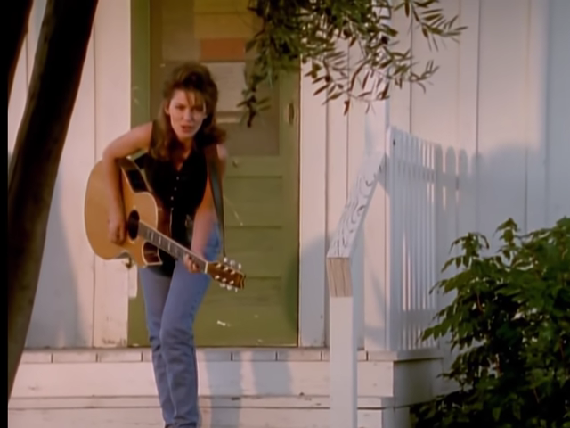 1152-shania-twain-whose-bed-have-your-boots-been-under-official-music-video-00-00-42