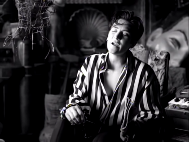 1152-k-d-lang-constant-craving-official-music-video-warner-vault-00-01-35