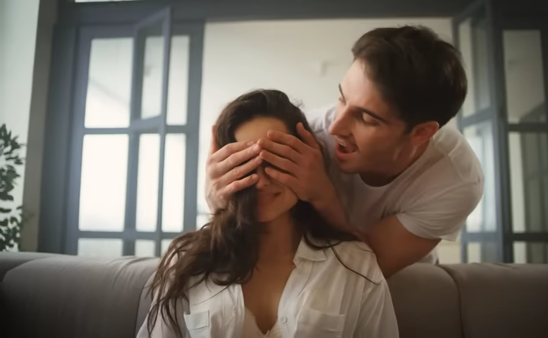 1155-how-our-brain-makes-us-fall-in-love-00-04-40