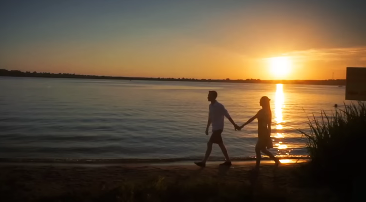 1160-how-our-brain-makes-us-fall-in-love-00-03-35