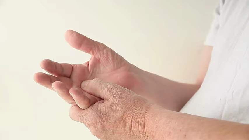 1214-5-symptoms-of-rheumatoid-arthritis-that-you-should-know-about-00-01-30