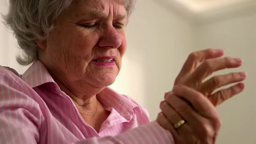 1214-5-symptoms-of-rheumatoid-arthritis-that-you-should-know-about-00-02-05