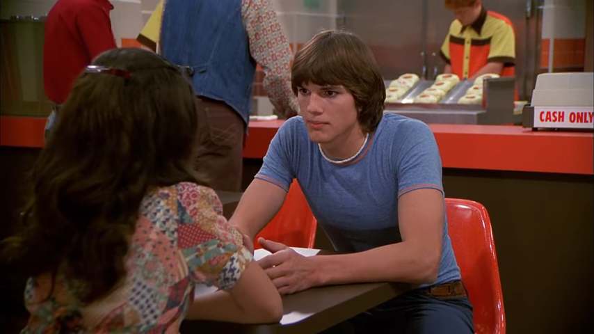 1258-ashton-kutcher-and-mila-kunis-first-kiss-on-that-70s-show-1998-s01e05-00-00-02