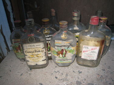 1940s_bourbon_whiskey_bottles-375w