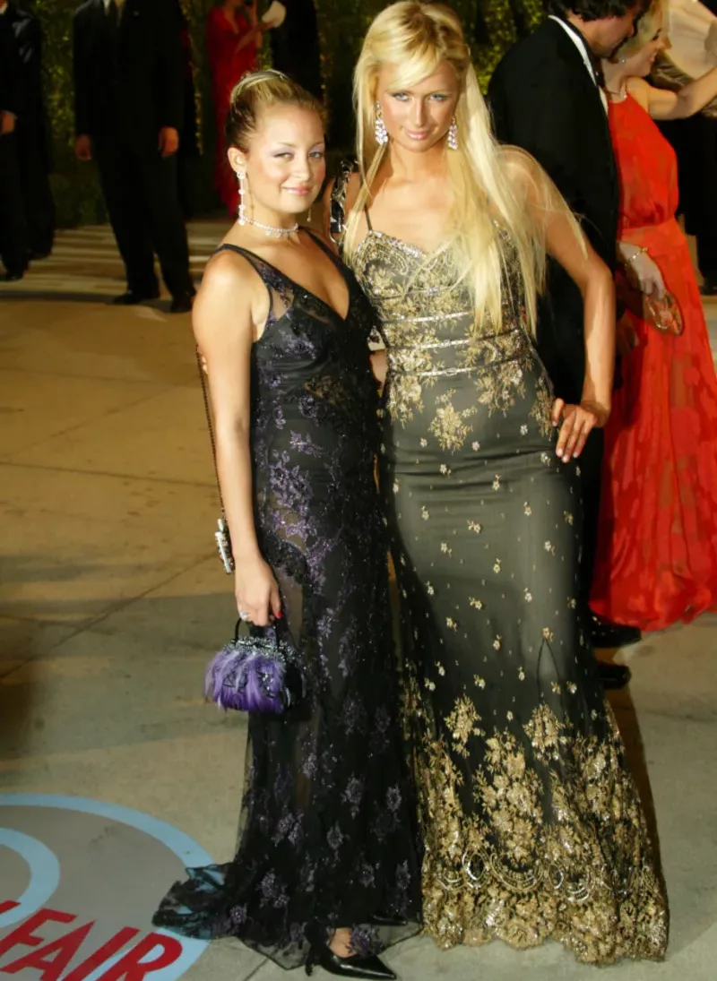 gettyimages-130929182-the-shortest-leading-ladies-in-hollywood-nicole-richie-and-paris-hilton-scaled-jpg-pro-cmg