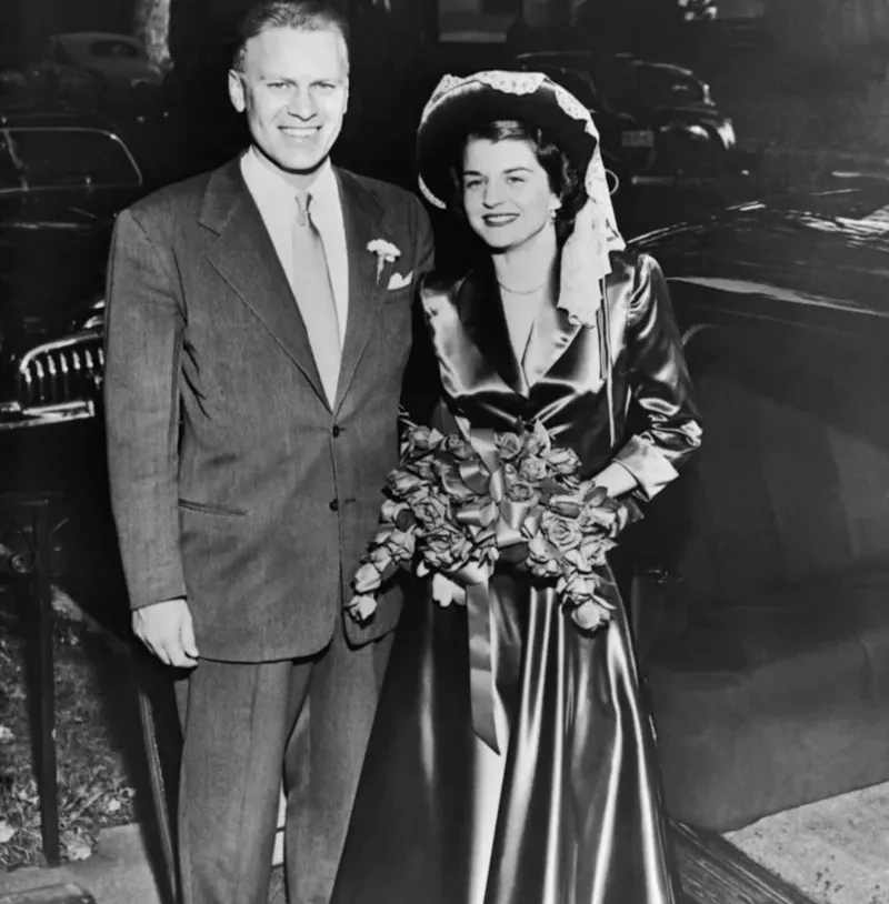 gettyimages-615296308-vintage-celebrity-weddings-that-will-transport-you-through-time-betty-and-gerald-r-ford-jpg-pro-cmg