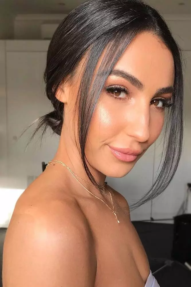 big-forehead-hairstyles-low-knot-free-locks25