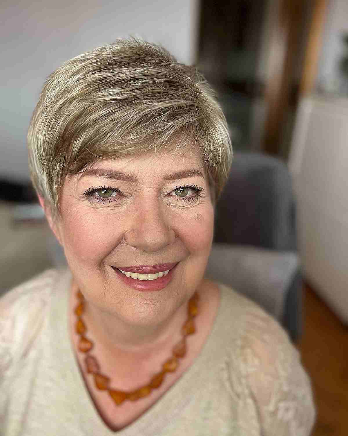 blonde-pixie-cut-with-layers-for-60-year-olds-with-round-faces