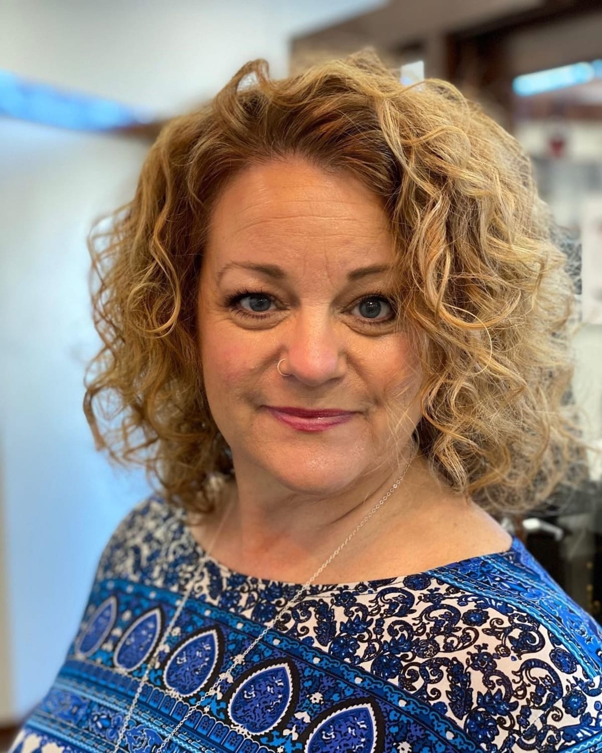 curly-hair-style-for-senior-women-with-round-face