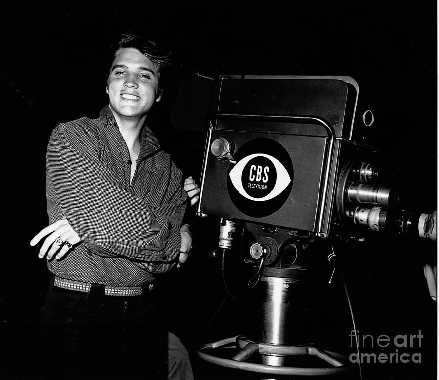 elvis-poses-by-television-camera-cbs-photo-archive