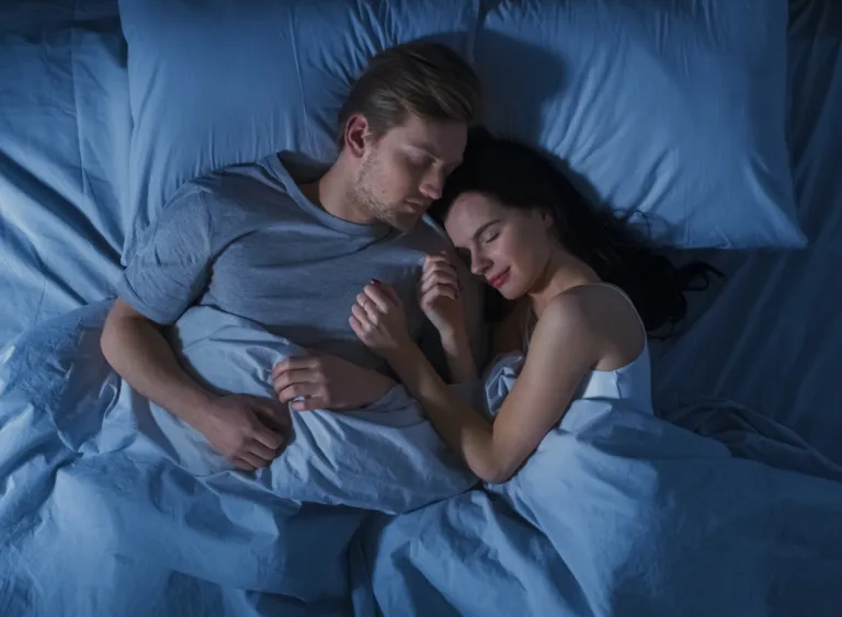 happy-couple-sleeping-peacefully