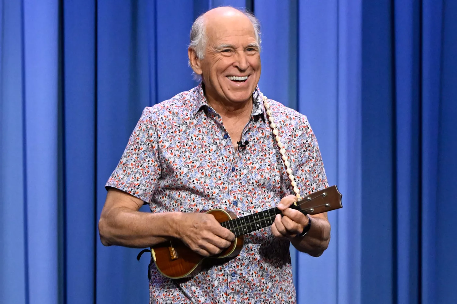 jimmy-buffett-surprise-performance-070423-02-a82875a8a09447719975aa4e17db66e2