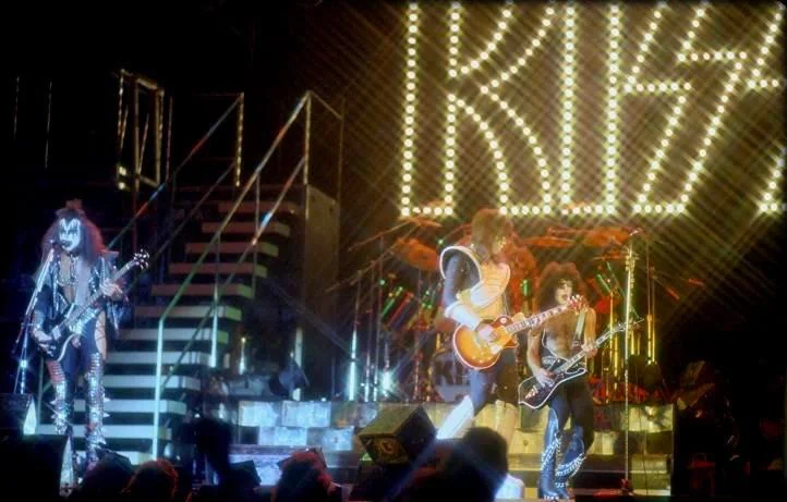 kiss-4