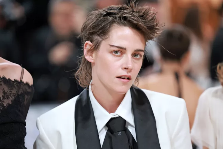kristen-stewart-met-gala-050123-a441a0d6306b484684688141f603fd50