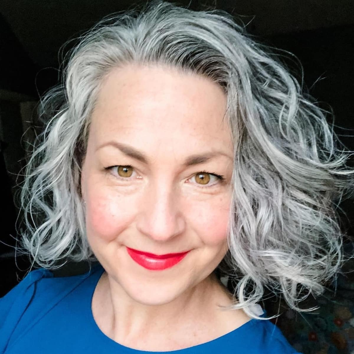 silver-wavy-bob-hairstyle