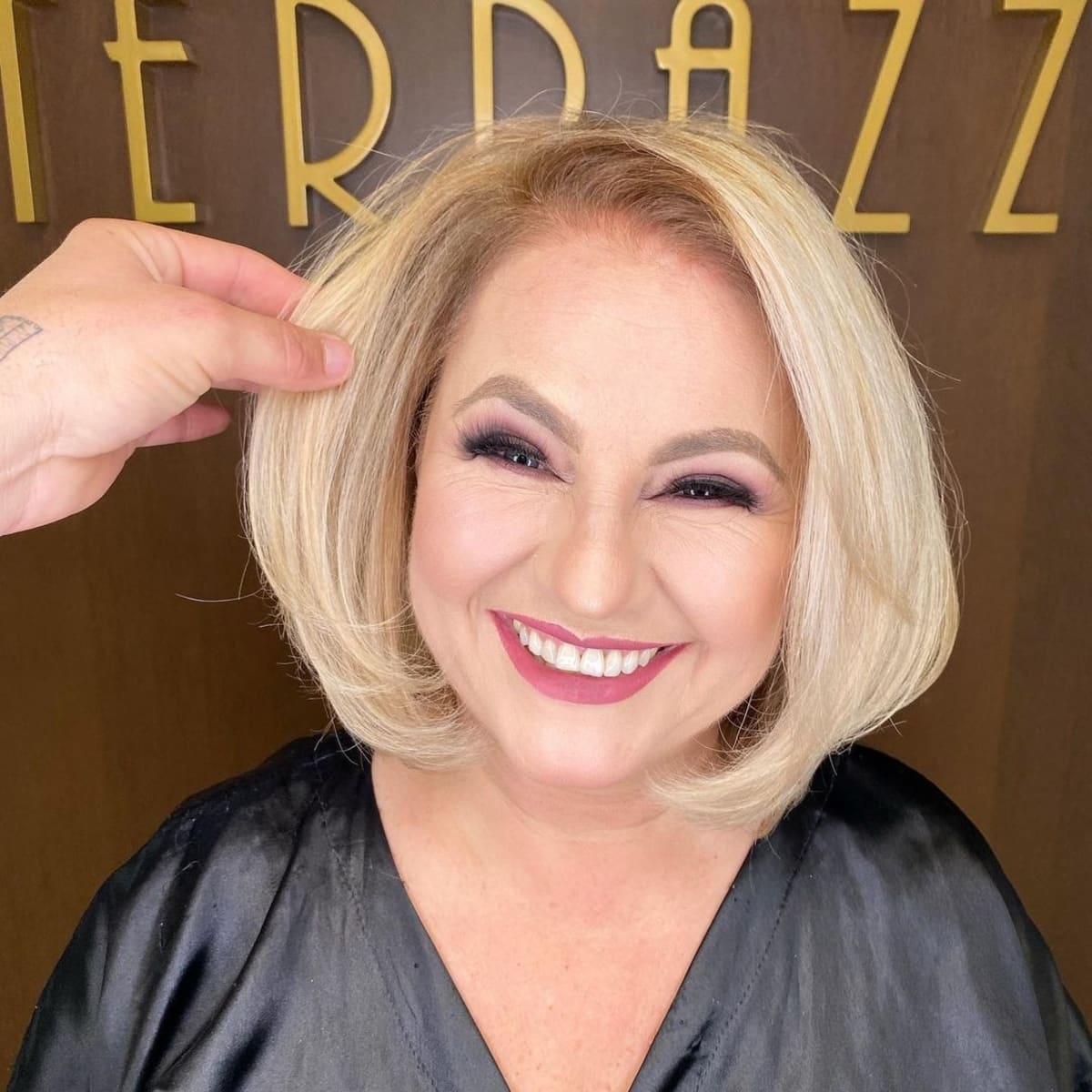 textured-bob-with-shadow-roots-for-older-women-with-round-faces
