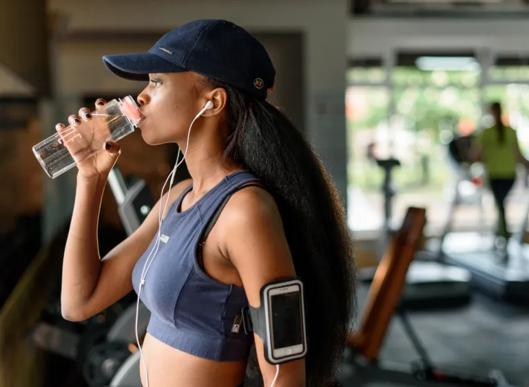 woman-drinking-water-gym