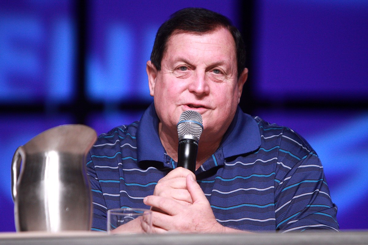 1200px-burt_ward_14393701453