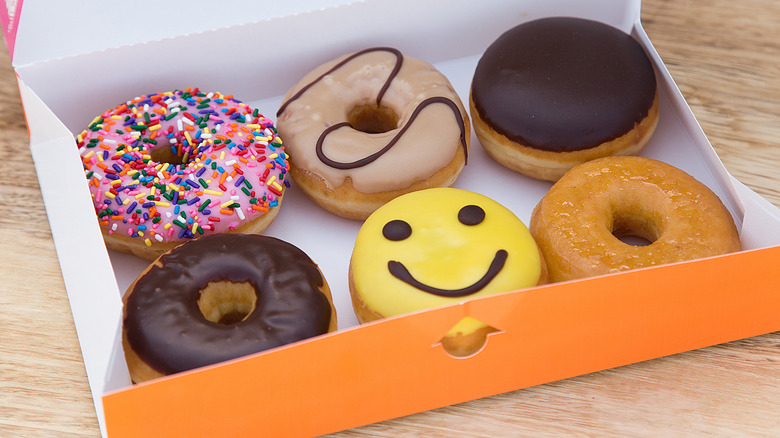 colorfuldonutsinbox