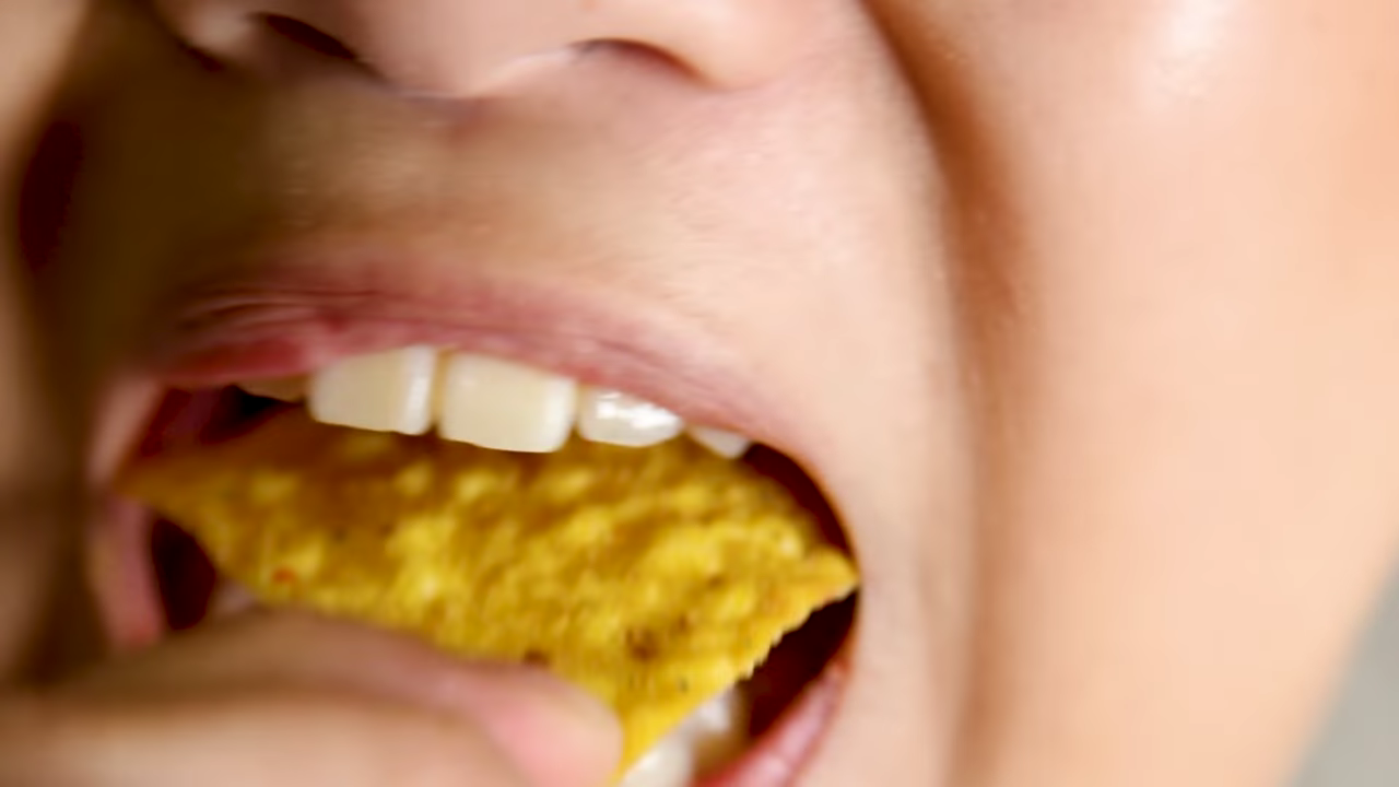 2-how-long-can-you-watch-people-chew-with-their-mouths-open-00-00-10