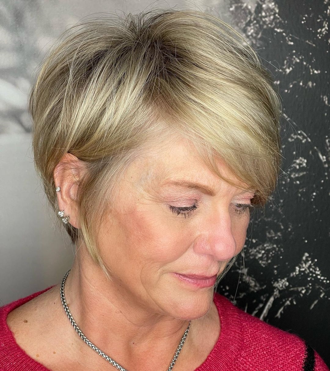 4-blonde-hair-with-side-swept-bangs-ccthaazvqxl