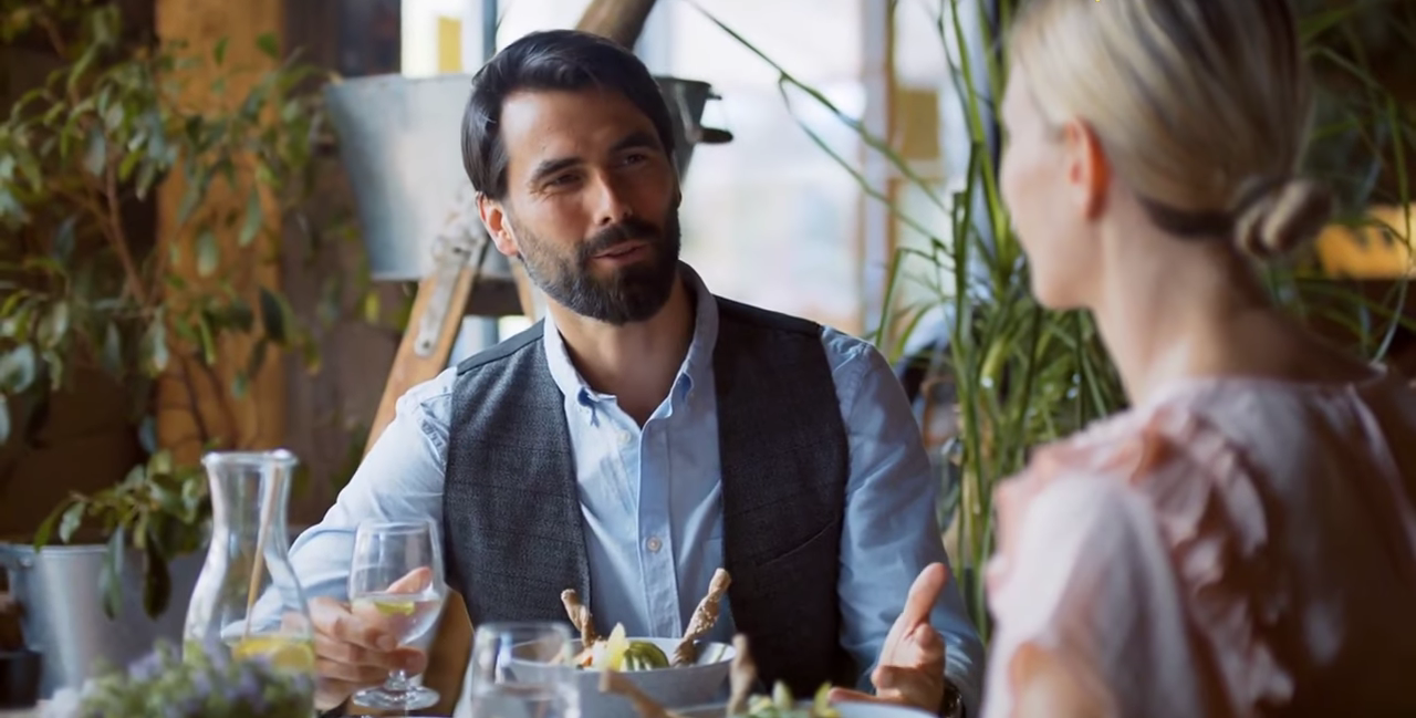 7-10-signs-a-guy-likes-you-but-trying-not-to-show-it-revealed-signs-of-a-secret-affection-00-02-20