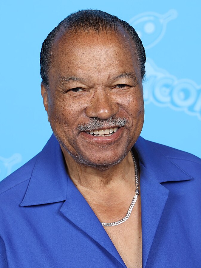 billy_dee_williams_photo_op_galaxycon_raleigh_2023_cropped