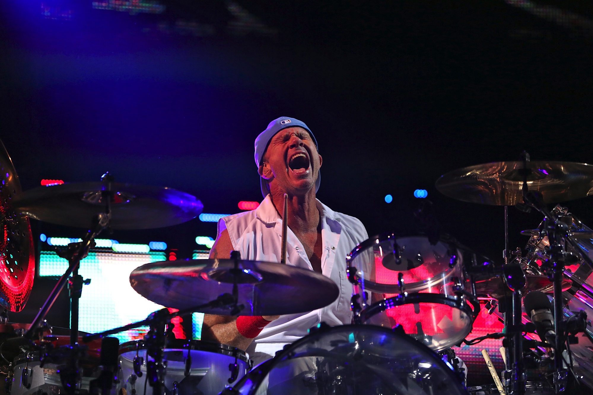 chad_smith_performing_with_red_hot_chili_peppers_in_mexico_city_mexico_df_on_march_6_2013