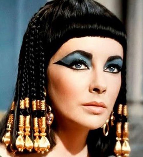 elizabeth-taylor-in-a-still-from-cleopatra