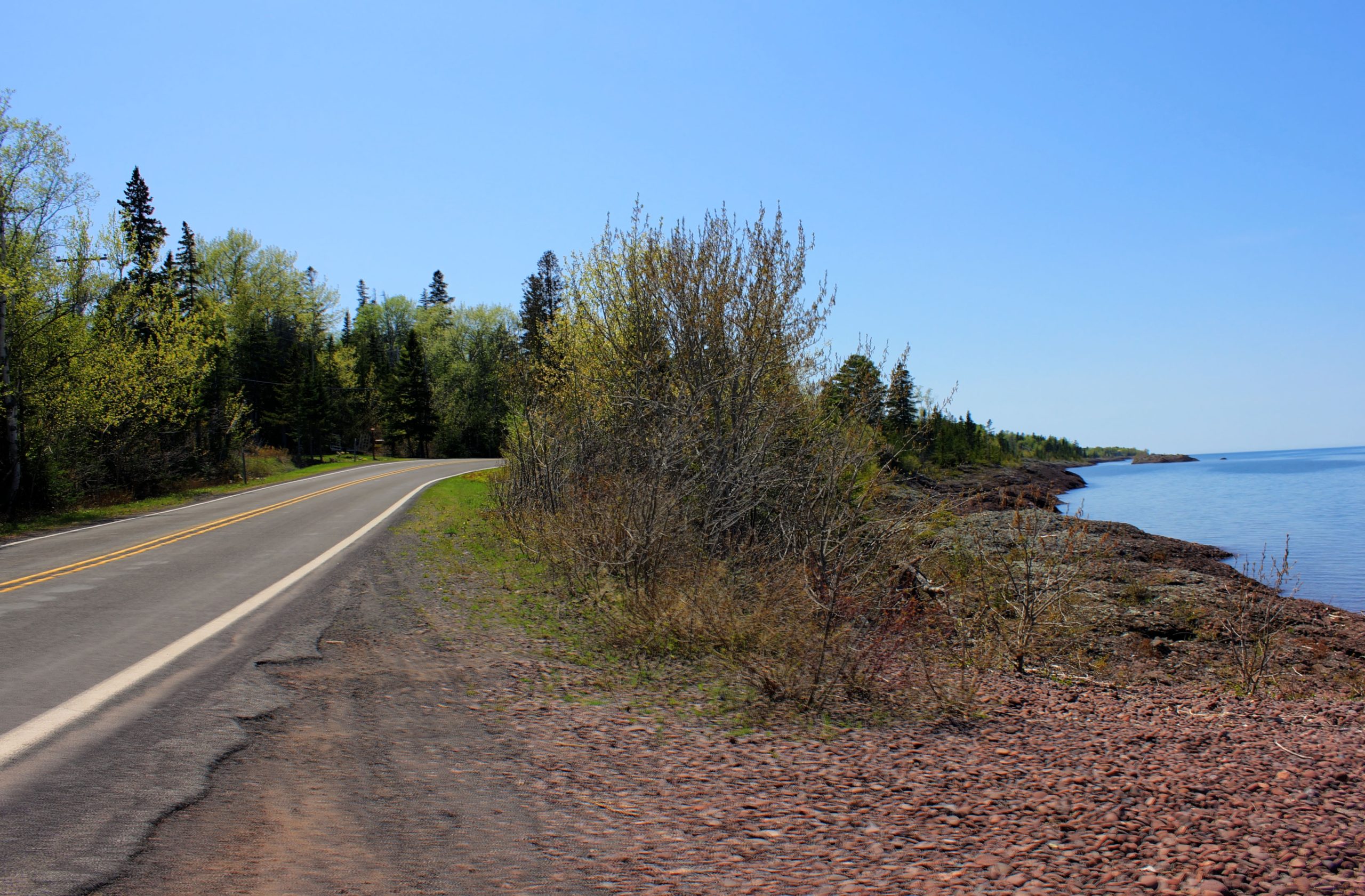 gfp-michigan-upper-peninsula-road-by-the-lake