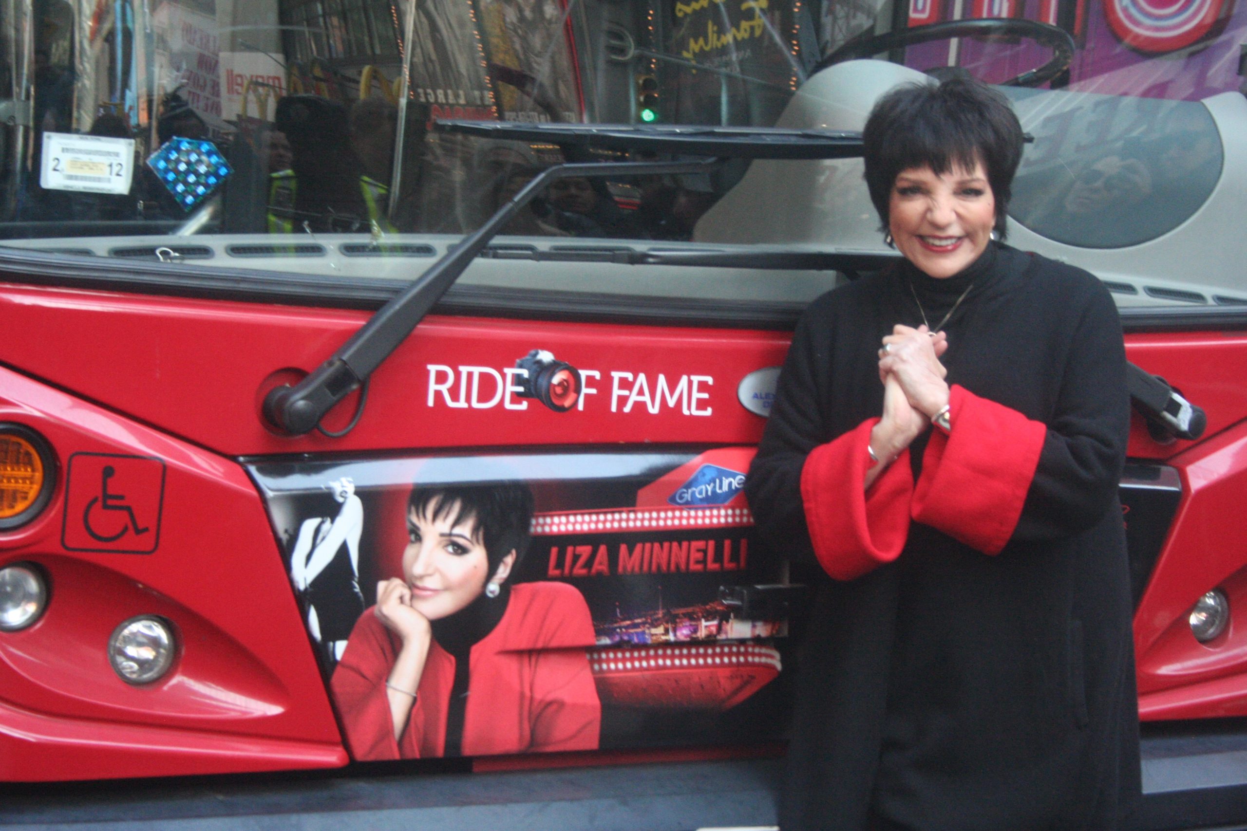 liza_minnelli__legend_and_new_york_icon_liza_minnelli_honored_in_gray_line_new_yorks__ride_of_fame_