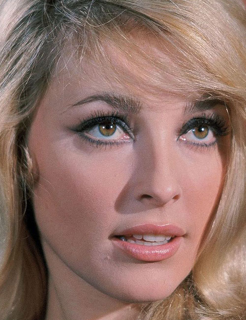 sharon-tate-long-lashes-60s-makeup