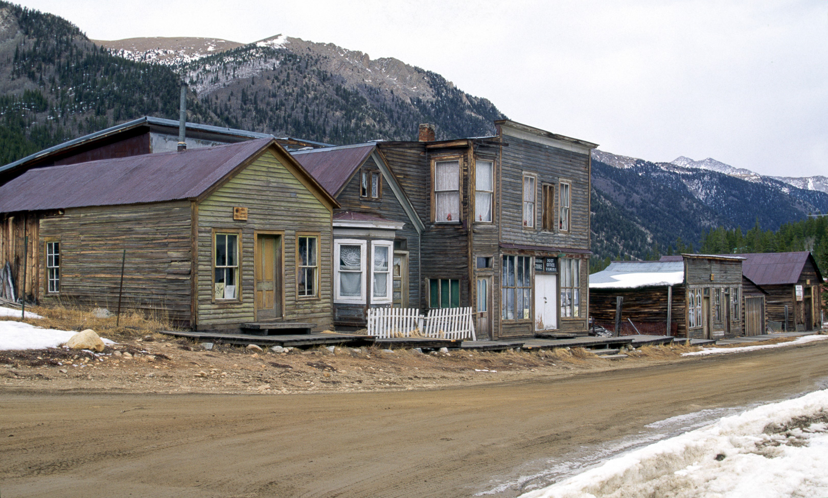 st-_elmo_ghost_town